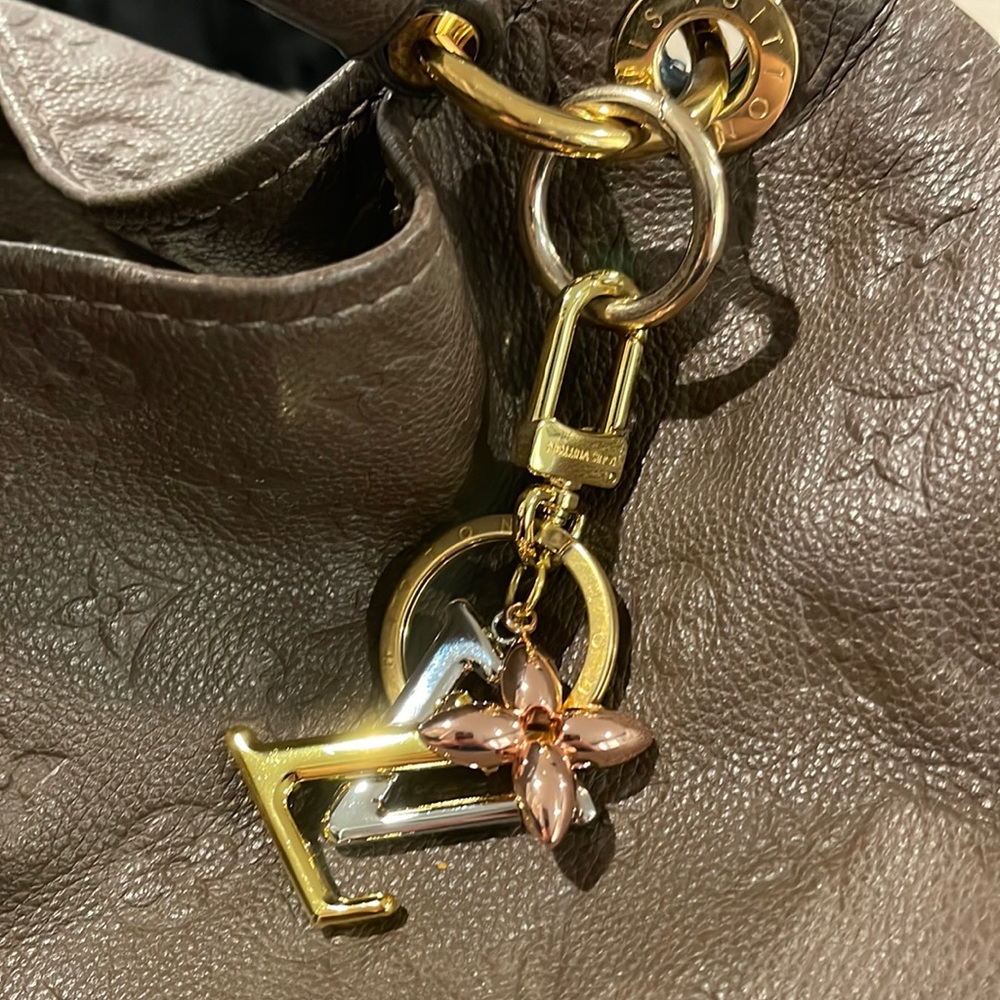 Louis Vuitton keychain XL gold silver and rose + box